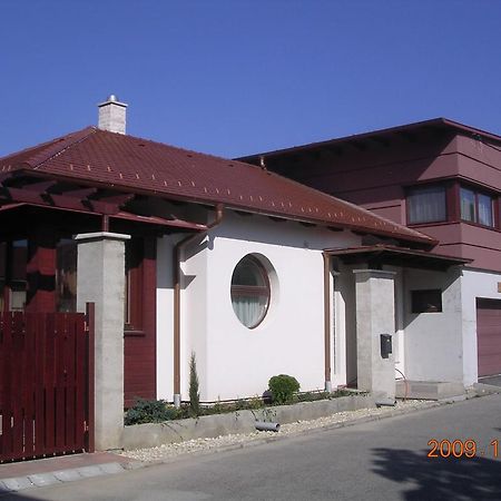 Ferienwohnung Besenyei Apartman Sárvár Exterior foto